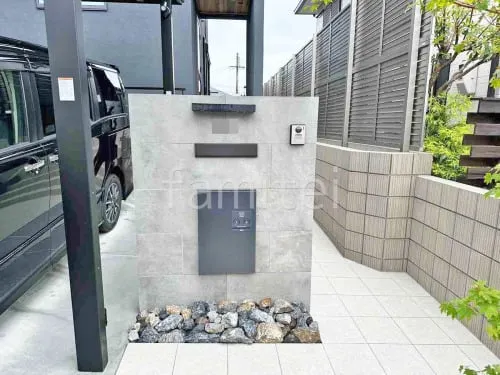 モダン門柱 壁タイル貼り タカショー セラレバンテ 郵便受けポスト YKKAP エクステリアポストG3型 宅配ボックス Panasonic コンボミドル