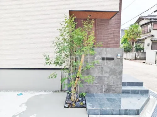 モダン門柱 壁タイル貼り タカショー セラレバンテ 郵便受けポスト ユニソン コラーナ05