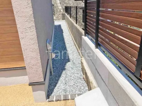 犬走り 防犯砂利敷き バラス砕石 防草シート加工