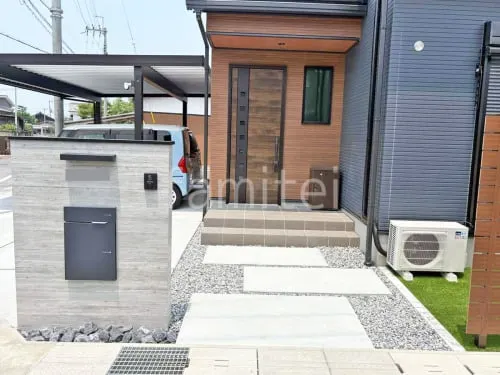 門柱 壁タイル貼り タカショー 木製調セラ ウォール RC杉板 玄関アプローチ 土間コンクリート