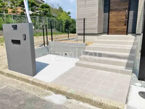 玄関アプローチ 床タイル貼り LIXIL グレイスランド