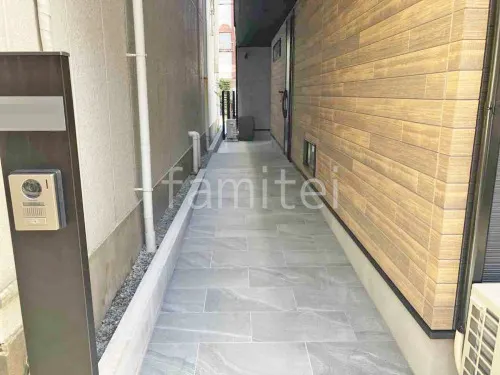 玄関アプローチ 床タイル貼り LIXIL アヴァンティ