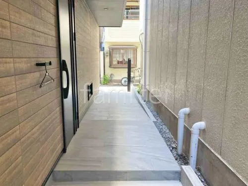 玄関アプローチ 床タイル貼り LIXIL アヴァンティ