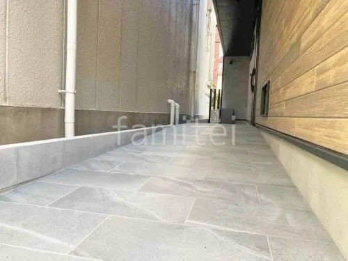 玄関アプローチ 床タイル貼り LIXIL アヴァンティ