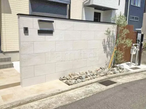 門柱 壁タイル貼り 名古屋モザイク モストロ 郵便受けポスト YKKAP エクステリアポストG3型