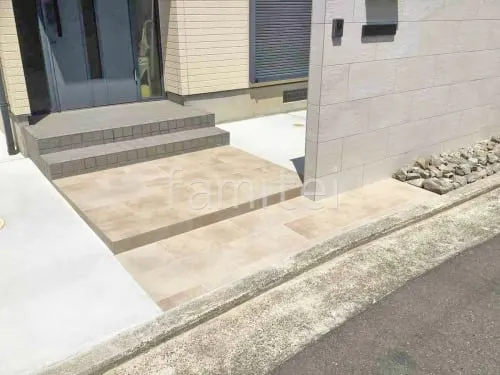 玄関アプローチ 床タイル貼り アイコットリョーワ アーレイ