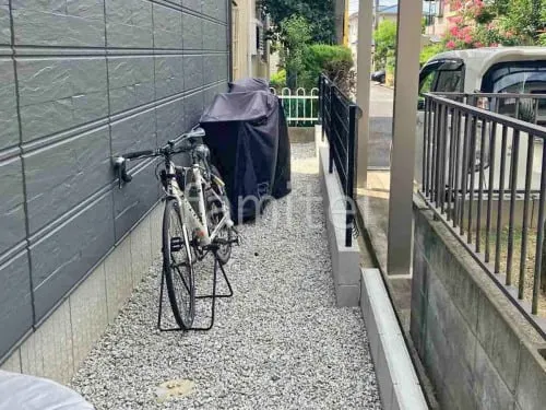 犬走り 防犯砂利敷き バラス砕石 防草シート加工