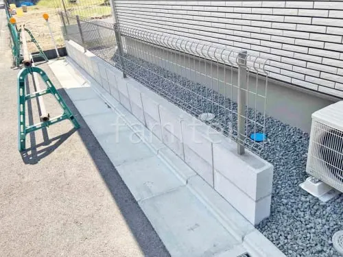 ブロック塀 （化粧ブロック） 太陽エコブロックス 普通CB  スチールメッシュ フェンス YKKAP イーネット3F型 スチール柱 境界・メッシュ