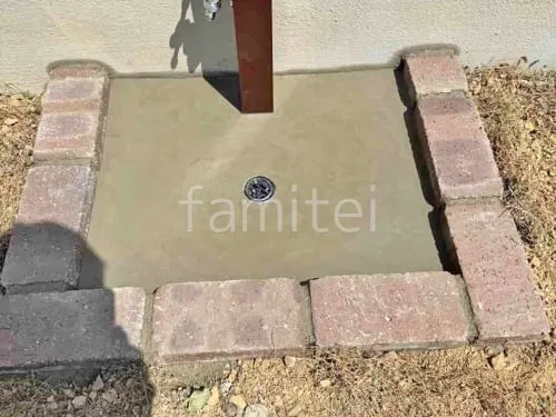 レンガ囲い水受け(パン) 土間モルタル仕上げ 洗い場