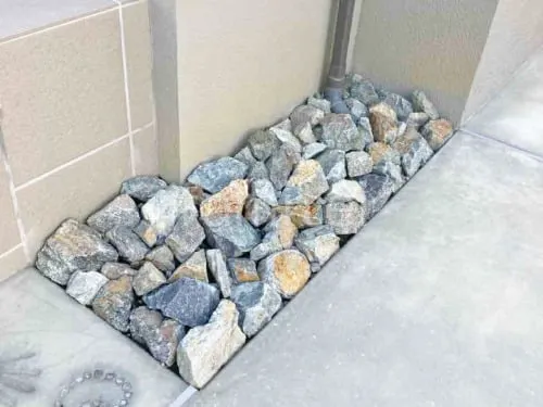 ロックガーデン 栗石敷き