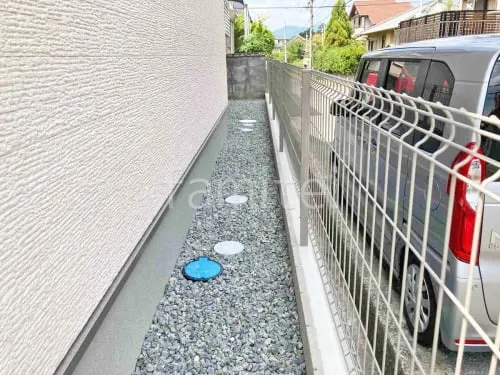 犬走り 防犯砂利敷き バラス砕石 防草シート加工