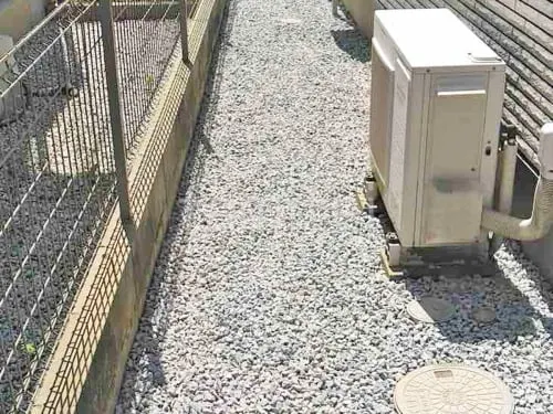 犬走り 防犯砂利敷き バラス砕石 防草シート加工