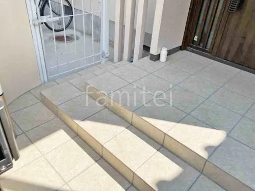 玄関アプローチ階段 床タイル貼り LIXIL グレイスランド