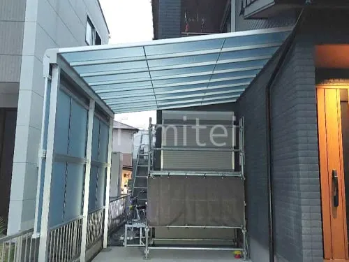 １階テラス屋根 （雨除け） 三協アルミ レボリューA F フラット屋根 スタンダード 壁付