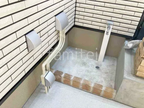 レンガ囲い水受け(パン) 土間モルタル仕上げ 洗い場