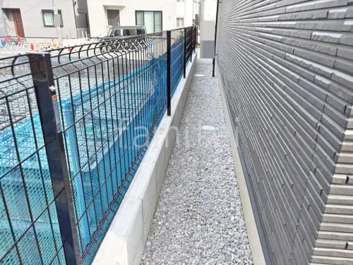 犬走り 伊吹砂利敷き 防草シート加工