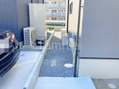 犬走り 防犯砂利敷き バラス砕石 防草シート加工