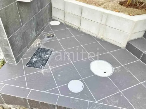 玄関アプローチ 床タイル貼り アイコットリョーワ エクソン