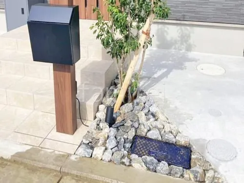 ロックガーデン 栗石敷き