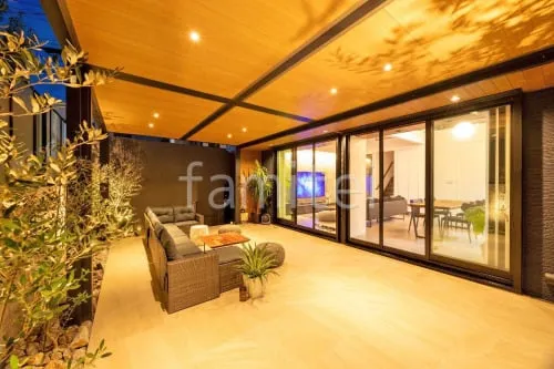 １階テラス屋根 （雨除け） タカショー フル木製調 独立式ホームヤードルーフ 内天井付 フラット屋根 独立式