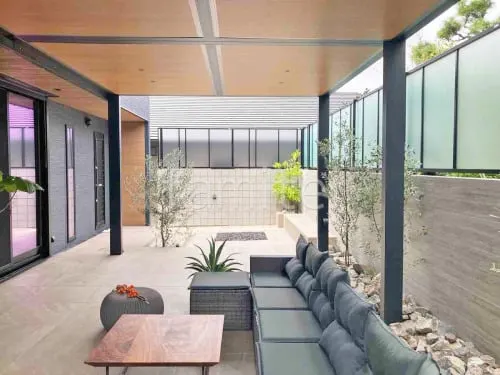 １階テラス屋根 （雨除け） タカショー フル木製調 独立式ホームヤードルーフ 内天井付 フラット屋根 独立式