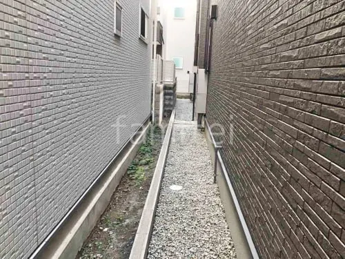 犬走り 防犯砂利敷き バラス砕石 防草シート加工