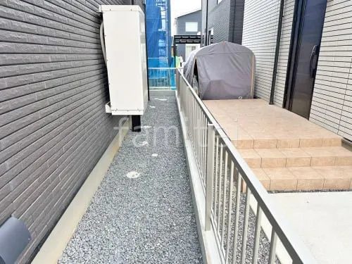 犬走り 防犯砂利敷き バラス砕石 防草シート加工