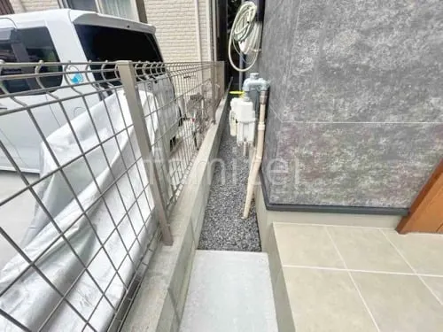 犬走り 防犯砂利敷き バラス砕石 防草シート加工