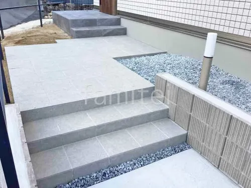 玄関アプローチ階段 床タイル貼り LIXIL グレイスランド