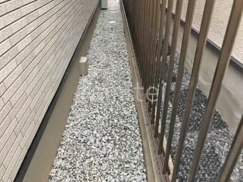 犬走り 防犯砂利敷き バラス砕石 防草シート加工