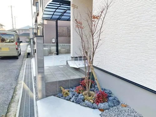 シンボルツリー イロハモミジ 落葉樹 植栽 ロックガーデン 割栗石敷き