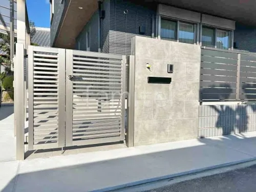 モダン門柱 壁タイル貼り タカショー セラレバンテ 郵便受けポスト ユニソン コラーナ05 玄関門扉 LIXIL AB YR3型 親子両開き