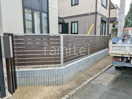 ブロック塀 （化粧ブロック） ユニソン リブスプリットn  アルミ形材 フェンス YKKAP 木製調 ルシアスYS2H型 横スリット 目隠し 木調・ラティス