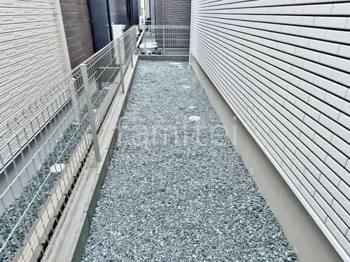 犬走り 防犯砂利敷き バラス砕石 防草シート加工