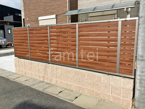 ブロック塀 （化粧ブロック） ユニソン シャモティ  アルミ形材 フェンス LIXIL 木製調AB YS3型 横スリット3 目隠し 木調・ラティス