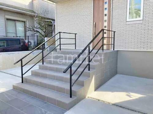 玄関アプローチ階段 床タイル貼り 施主支給