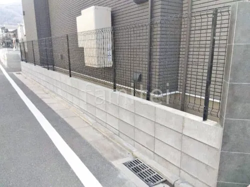ブロック塀 （化粧ブロック） 太陽エコブロックス 普通CB  スチールメッシュ フェンス YKKAP イーネット3F型 スチール柱 境界・メッシュ