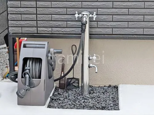 洗い場 黒玉石敷き