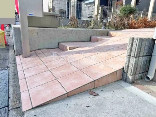 玄関アプローチ スロープ 床タイル貼り LIXIL パセオ