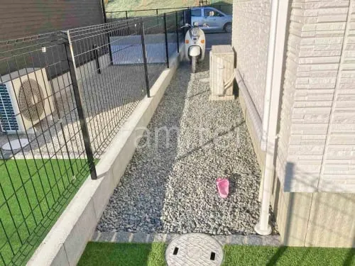 犬走り 防犯砂利敷き バラス砕石 防草シート加工