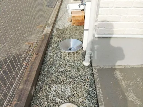 犬走り 防犯砂利敷き バラス砕石 防草シート加工