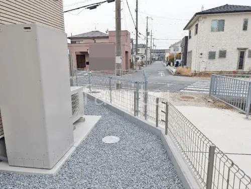 犬走り 防犯砂利敷き バラス砕石 防草シート加工