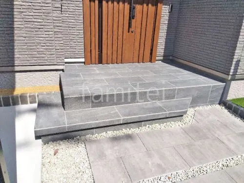 玄関アプローチ 浮遊階段(蹴込み階段) 床タイル張り リビエラ アルティカ