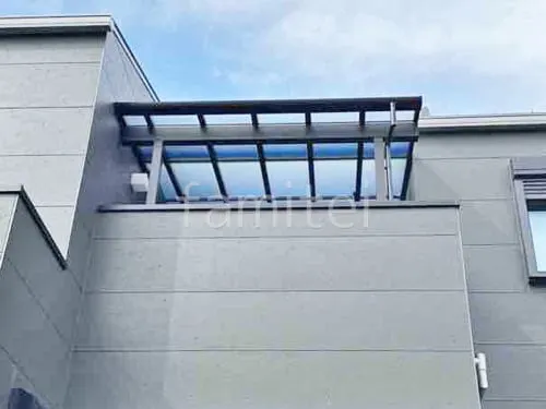 ２階ベランダ屋根  YKKAP ソラリアF 積雪50cm対応 フラット屋根 スタンダード 壁付