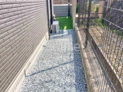犬走り 防犯砂利敷き バラス砕石 防草シート加工