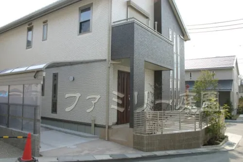 和泉市　ガラスブロック門柱　目隠しフェンス　坪庭　白砂利