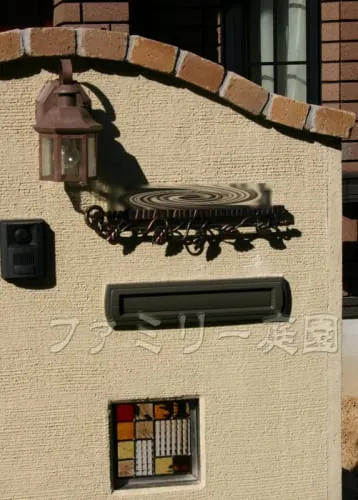 和泉市　洋風門柱　南欧風　門灯　ガラスブロック　ステンドグラス