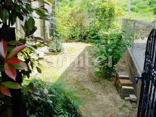 リフォーム外構　カーポート　目隠しフェンス　板塀　植栽撤去→土間コンクリート