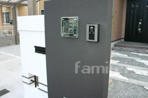 大津市のオープン・モダン和風外構　カーポート　ガラスブロック門柱　ウッドデッキ