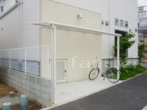 松原市のテラス屋根１Ｆ　YKK ヴェクターテラスＦ型　自転車屋根